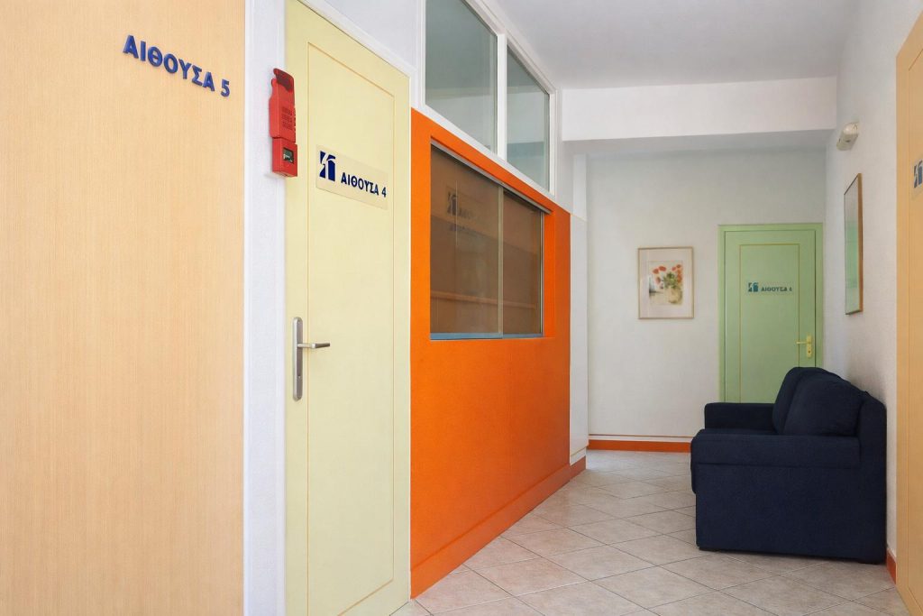 eswterikoi-xwroi-frontistirio-kentro-meletis-koryfi-acharnes.jpg Φροντιστήριο Κορυφή Μενίδι Αχαρνές. Εσωτερικοί χώροι και αίθουσες.